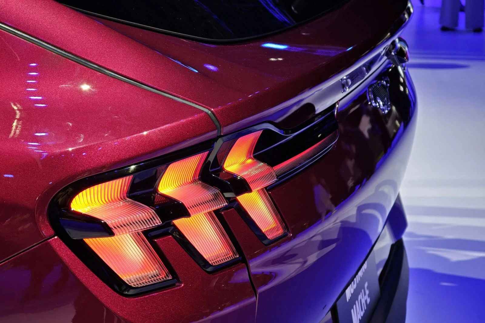 Đuôi Xe Ford Mustang Mach E